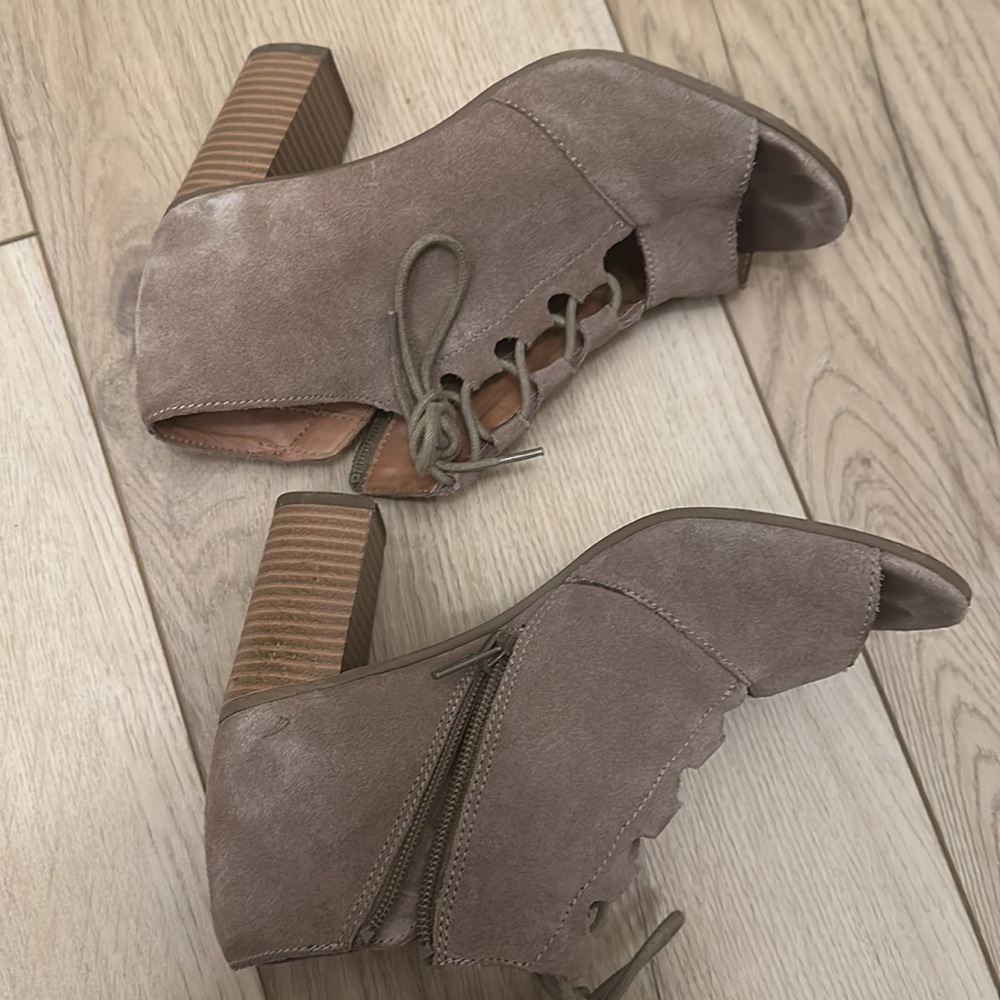 Heels - Picture 6 of 7